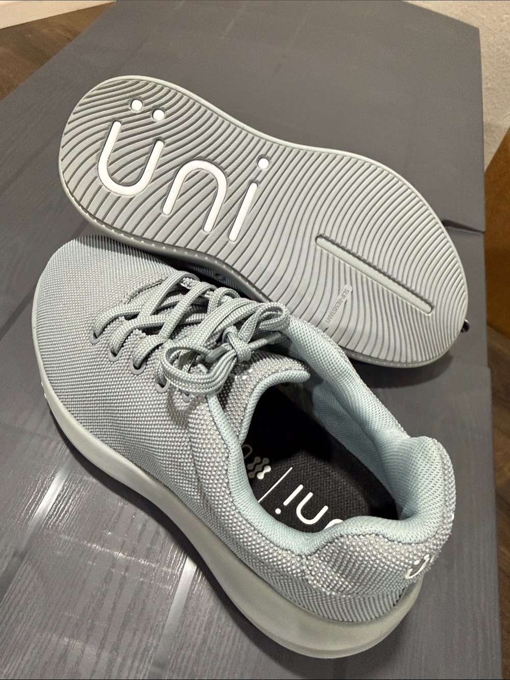 Unisex Men’s 8 Women’s 9.5 Light Gray Knit Sneakers New Without Tags.